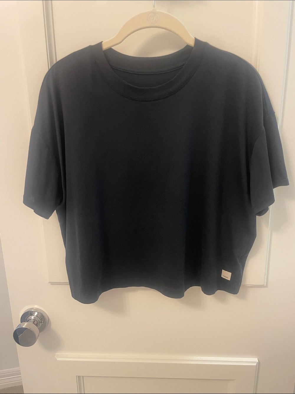 Vuori Black Cropped Crew Tee
